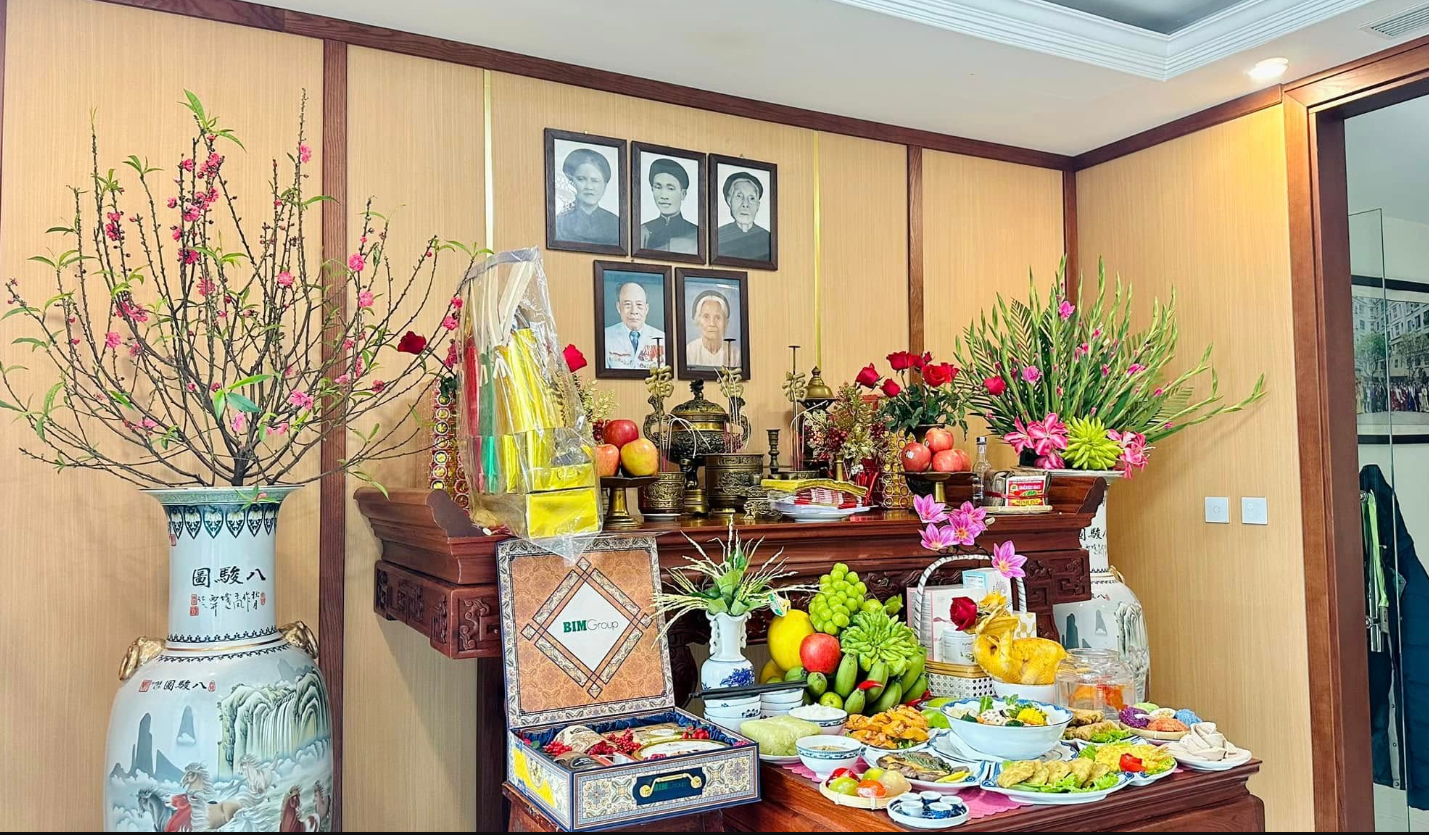 Tủ thờ gia tiên gỗ gõ Lào